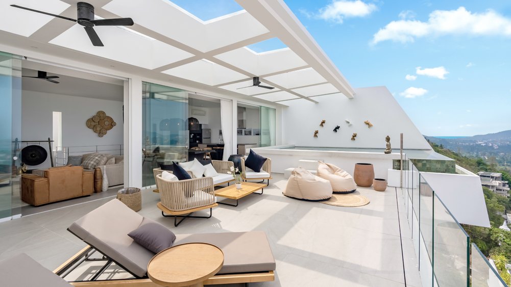 Golden Lotus - The Blossom Villa - Breezy terrace and pool area